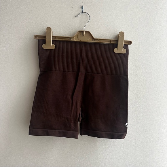 Power Seamless Shorts - Picture 5 of 7